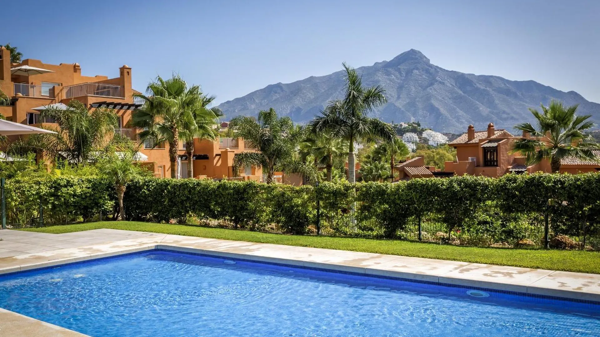 Apartment Vivi Homes - Boho Sunrise Alminar Pool, Garden & Terrace Marbella
