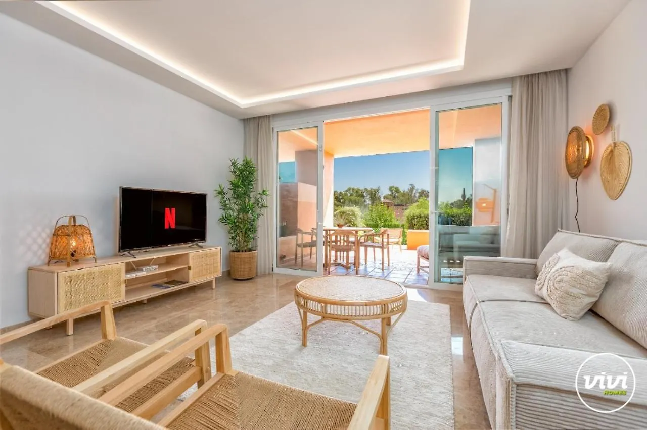 Vivi Homes - Boho Sunrise Alminar Pool, Garden & Terrace 마르베야 아파트