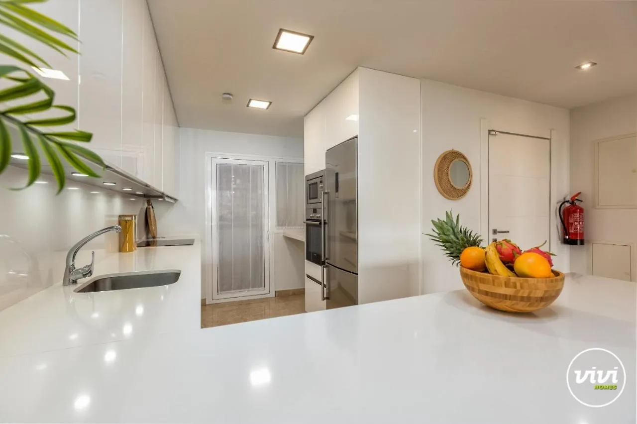 Vivi Homes - Boho Sunrise Alminar Pool, Garden & Terrace 마르베야 아파트