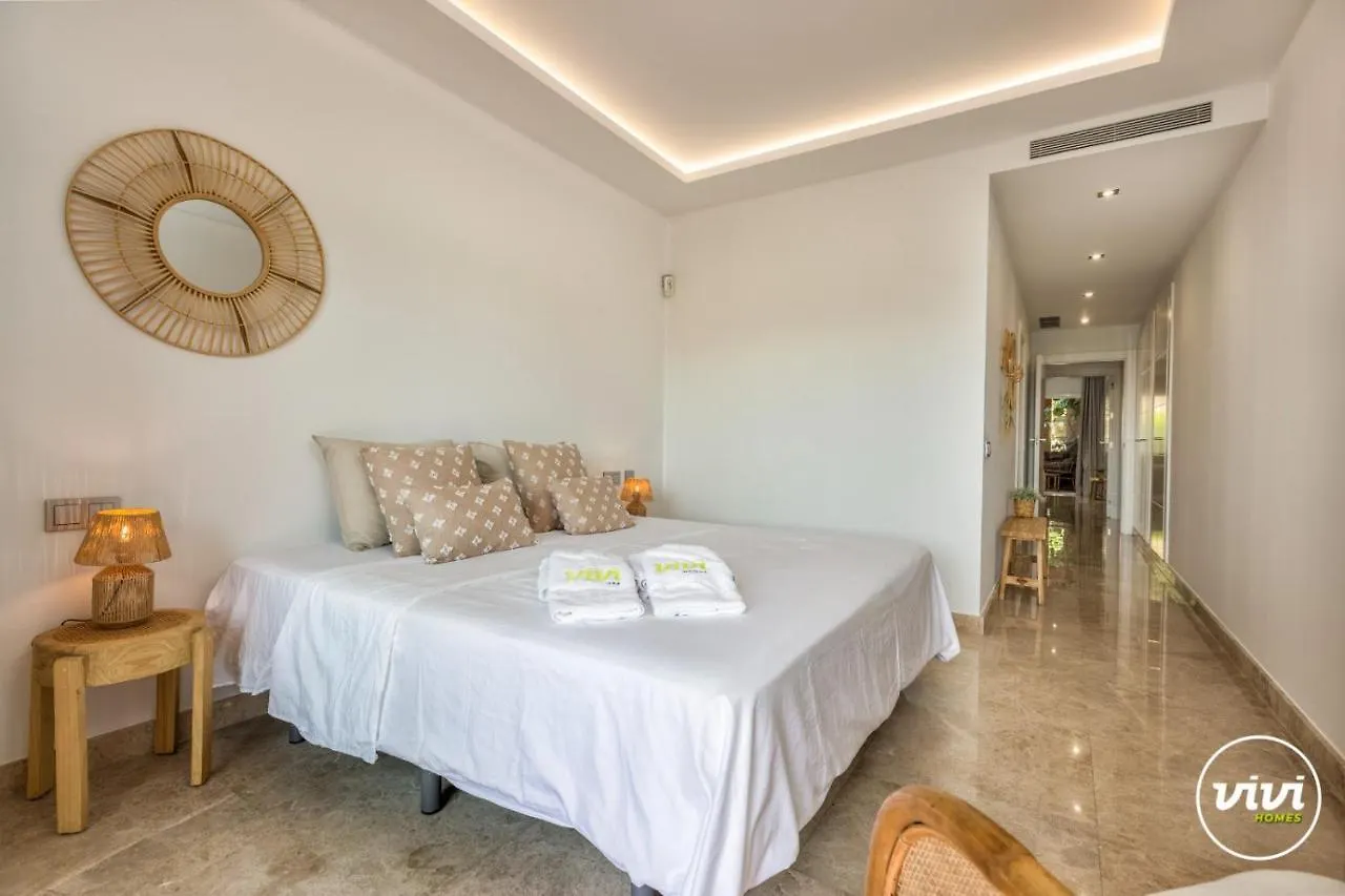 Vivi Homes - Boho Sunrise Alminar Pool, Garden & Terrace 마르베야 아파트