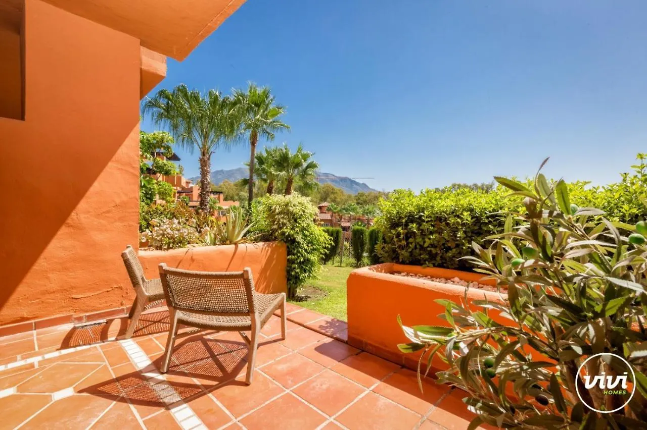 Vivi Homes - Boho Sunrise Alminar Pool, Garden & Terrace 마르베야