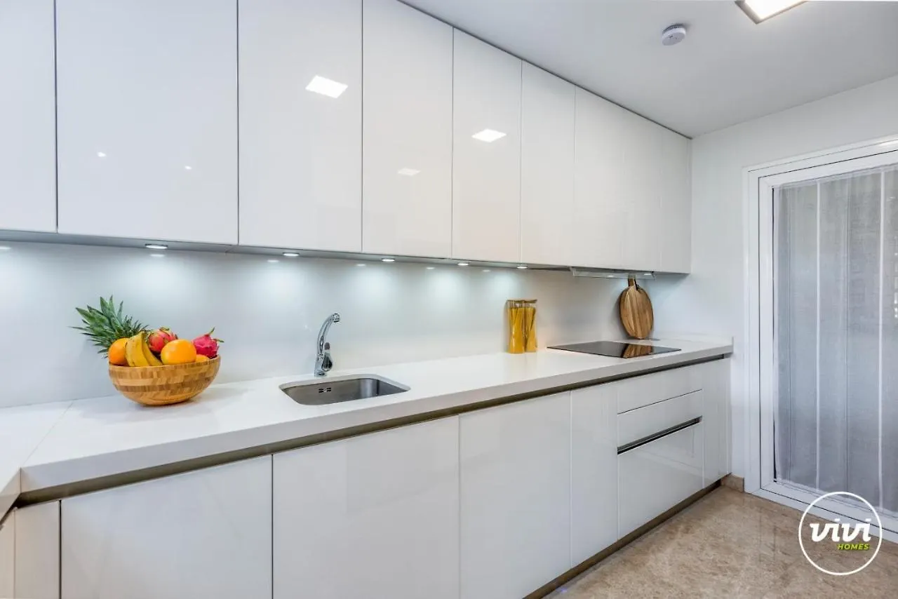 Vivi Homes - Boho Sunrise Alminar Pool, Garden & Terrace 마르베야
