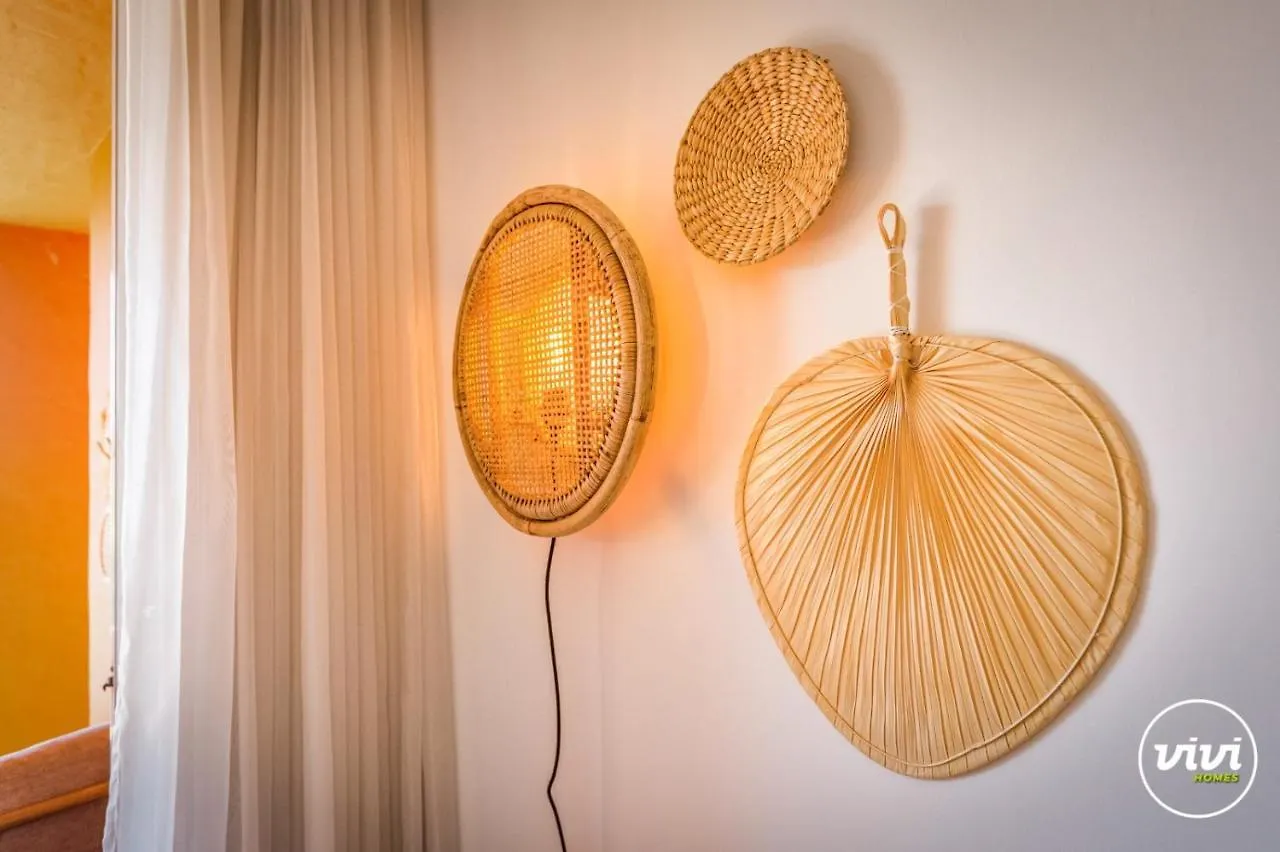 Vivi Homes - Boho Sunrise Alminar Pool, Garden & Terrace 마르베야 아파트