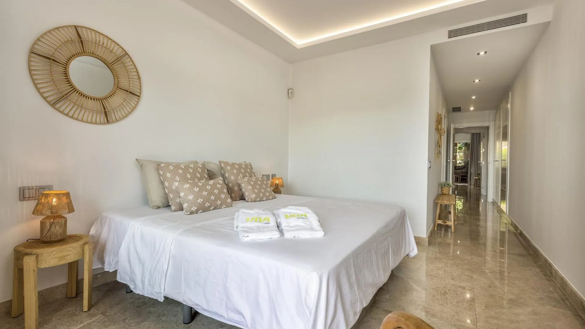 Vivi Homes - Boho Sunrise Alminar Pool, Garden & Terrace 마르베야 0*,  스페인