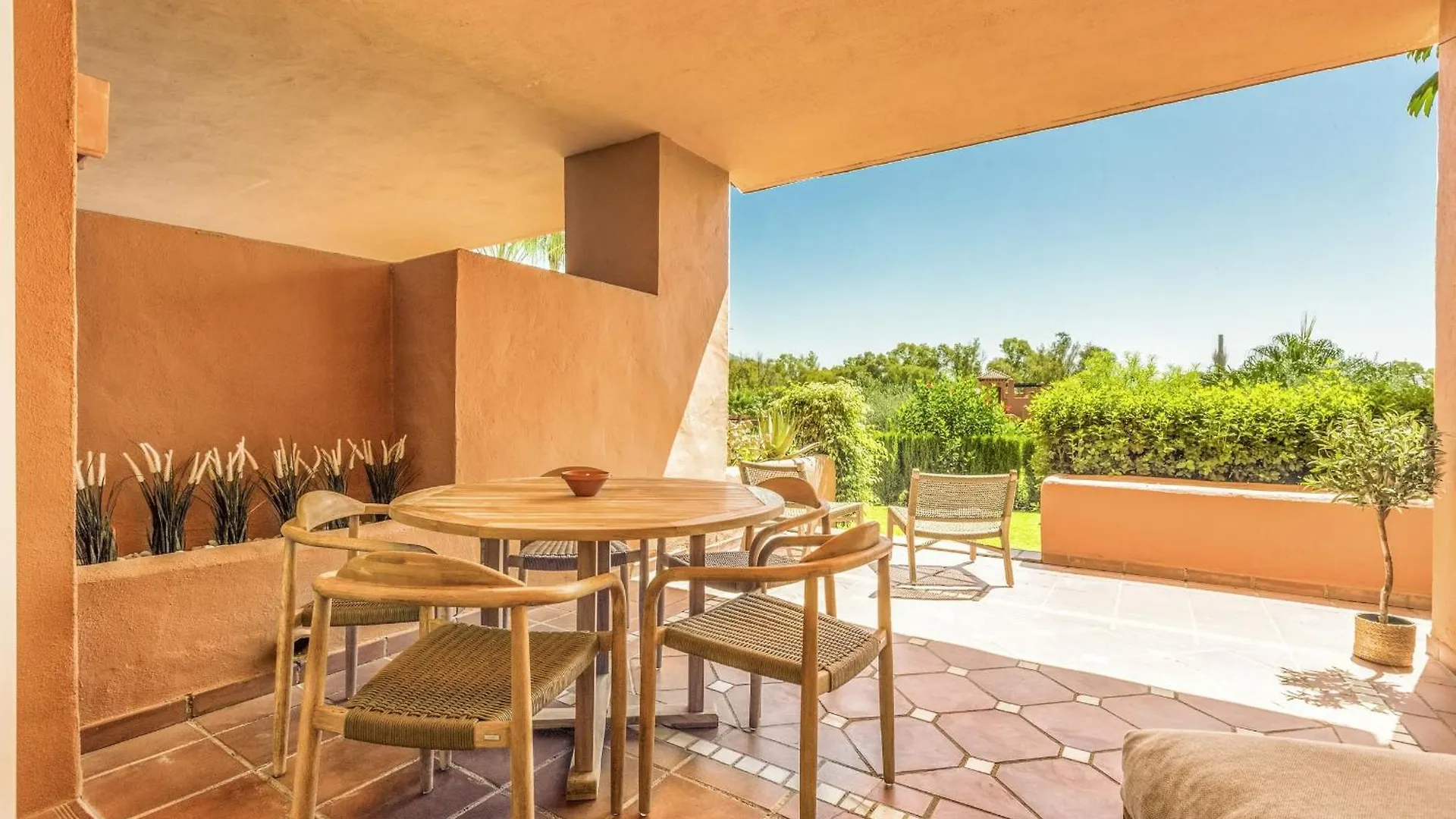아파트 Vivi Homes - Boho Sunrise Alminar Pool, Garden & Terrace 마르베야