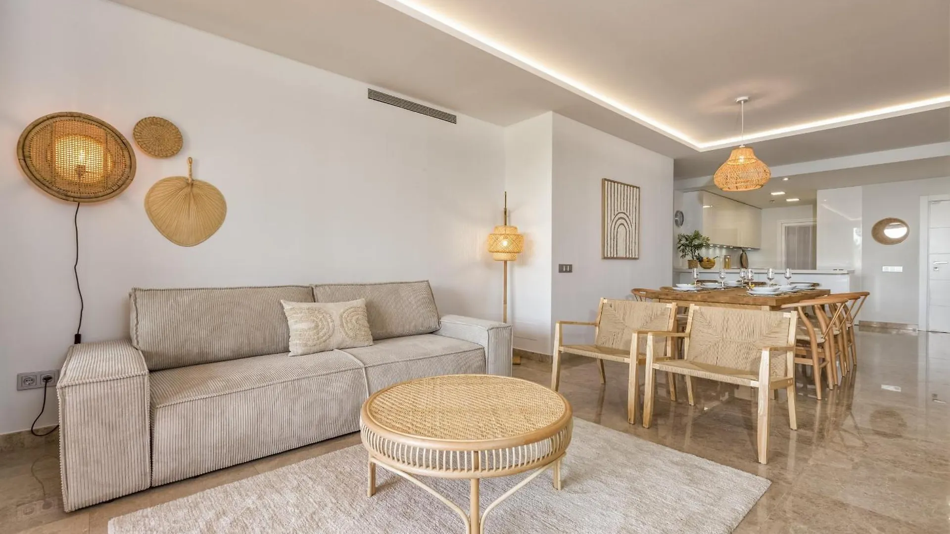 Vivi Homes - Boho Sunrise Alminar Pool, Garden & Terrace 마르베야